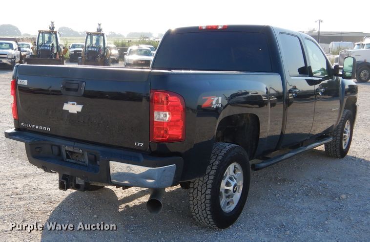 image for item DH3564 2011 Chevrolet Silverado 2500HD Crew Cab pickup truck
