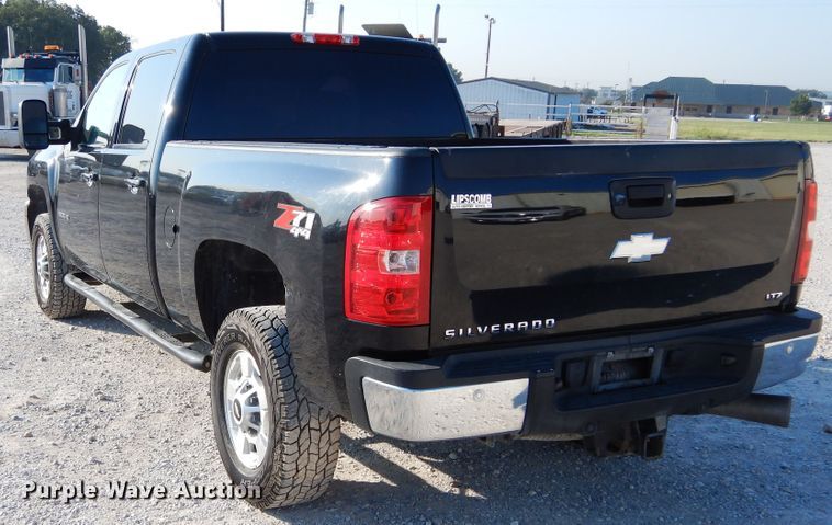 image for item DH3564 2011 Chevrolet Silverado 2500HD Crew Cab pickup truck
