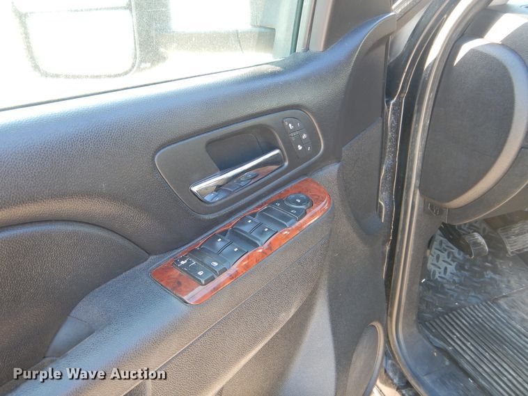 image for item DH3564 2011 Chevrolet Silverado 2500HD Crew Cab pickup truck