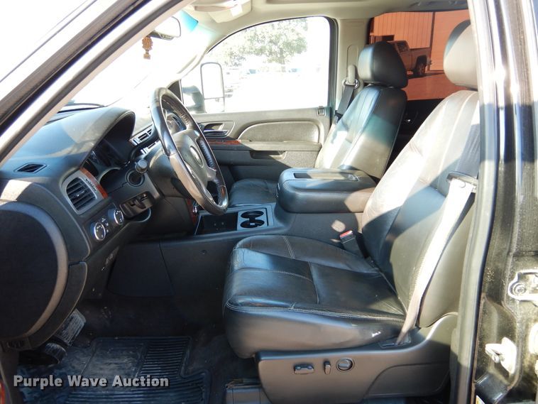 image for item DH3564 2011 Chevrolet Silverado 2500HD Crew Cab pickup truck