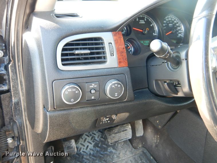 image for item DH3564 2011 Chevrolet Silverado 2500HD Crew Cab pickup truck