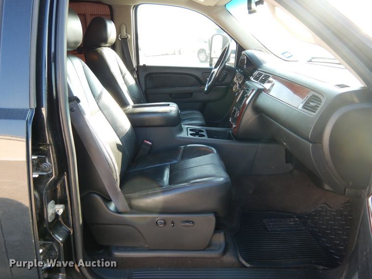 image for item DH3564 2011 Chevrolet Silverado 2500HD Crew Cab pickup truck