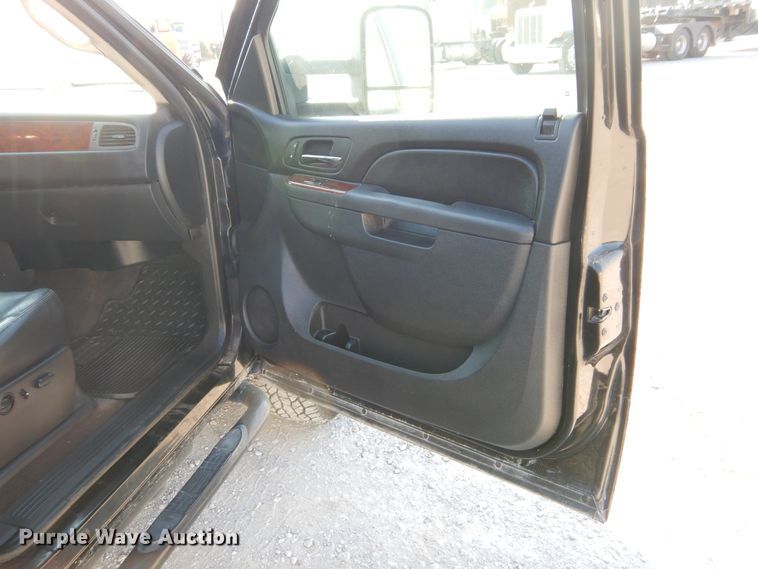 image for item DH3564 2011 Chevrolet Silverado 2500HD Crew Cab pickup truck