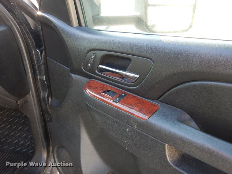 image for item DH3564 2011 Chevrolet Silverado 2500HD Crew Cab pickup truck