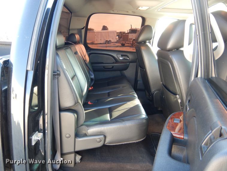 image for item DH3564 2011 Chevrolet Silverado 2500HD Crew Cab pickup truck