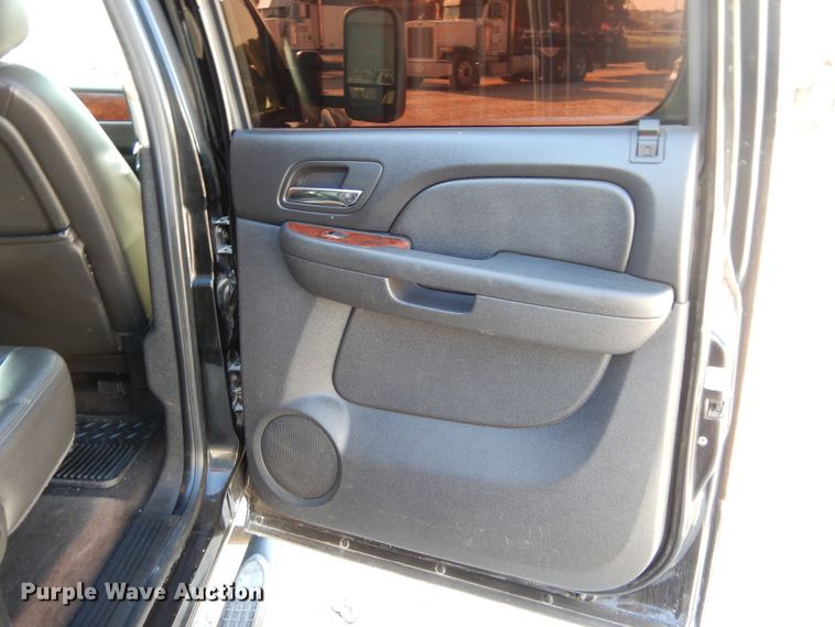 image for item DH3564 2011 Chevrolet Silverado 2500HD Crew Cab pickup truck