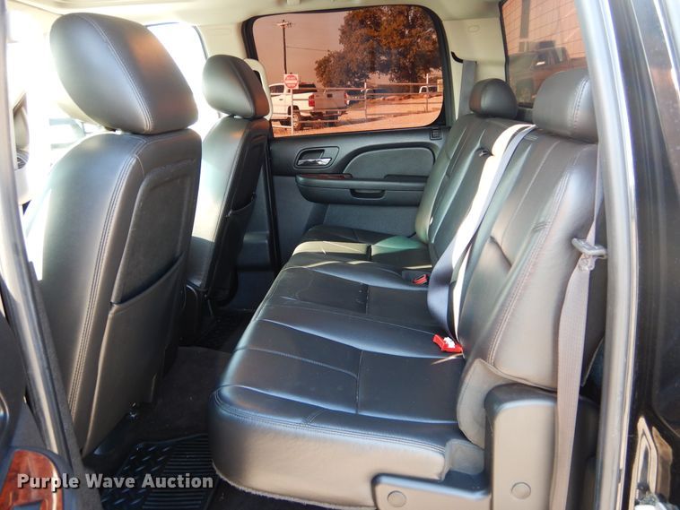 image for item DH3564 2011 Chevrolet Silverado 2500HD Crew Cab pickup truck