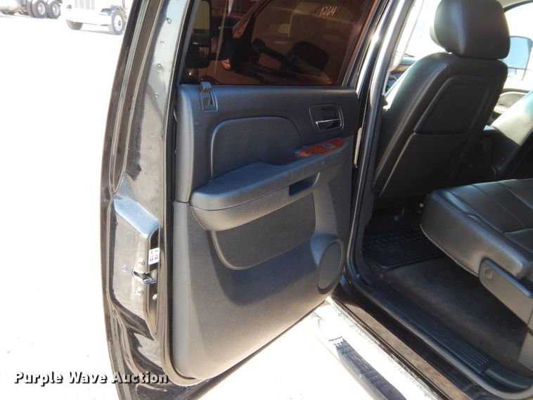 image for item DH3564 2011 Chevrolet Silverado 2500HD Crew Cab pickup truck