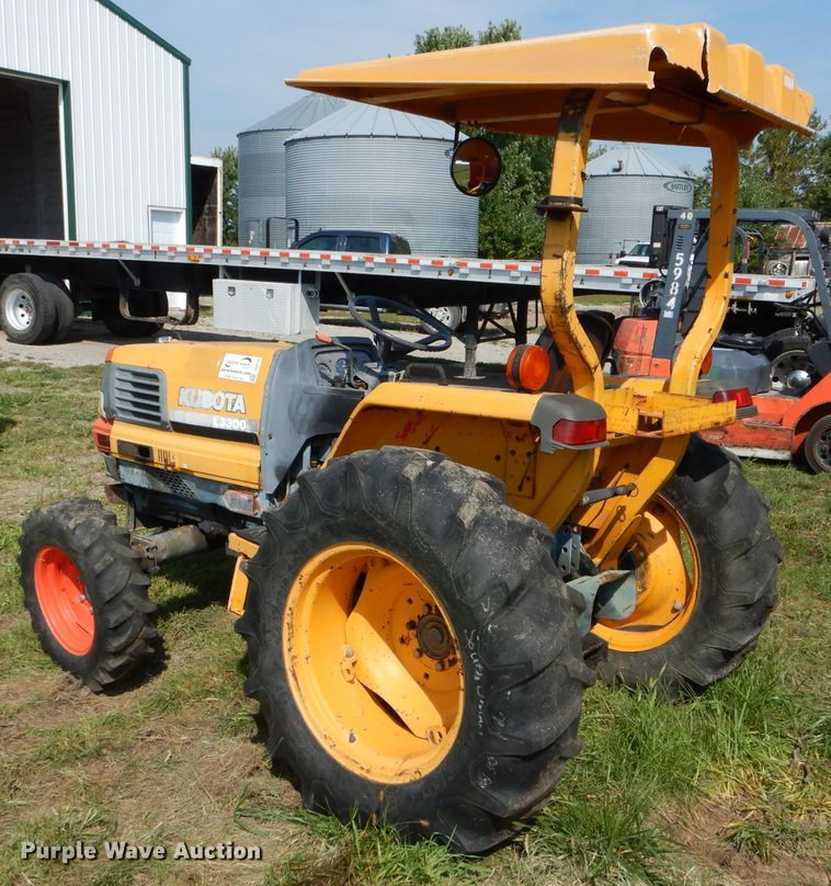 image for item DH6132 Kubota L3300 MFWD tractor