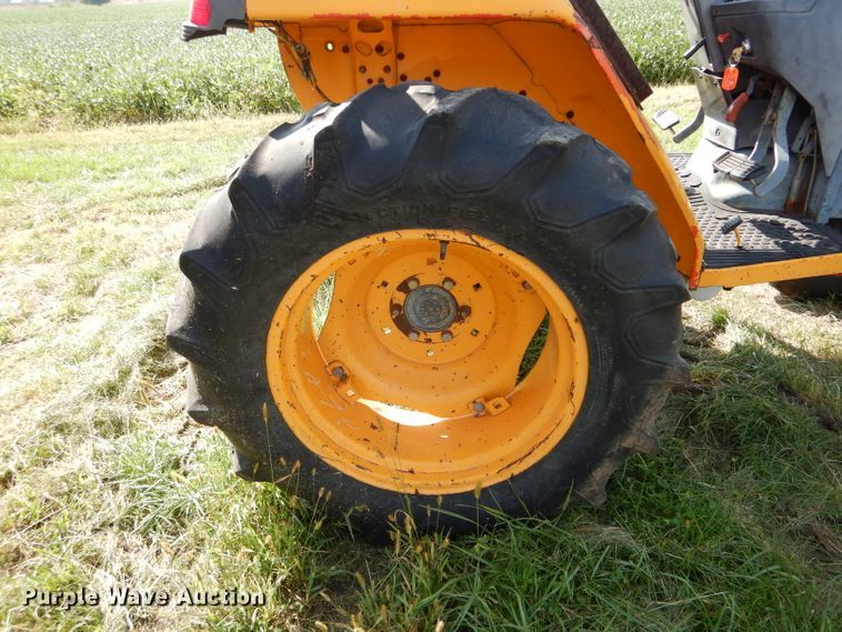 image for item DH6132 Kubota L3300 MFWD tractor