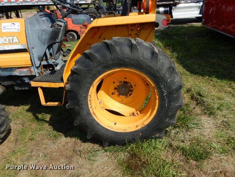 image for item DH6132 Kubota L3300 MFWD tractor