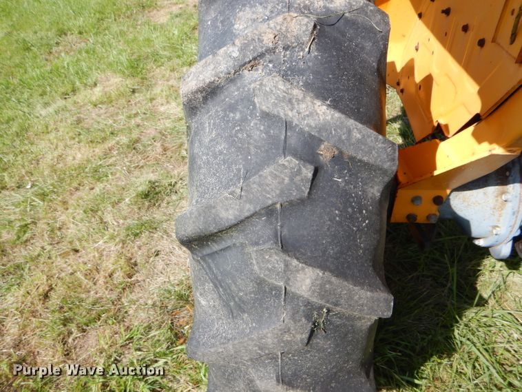 image for item DH6132 Kubota L3300 MFWD tractor