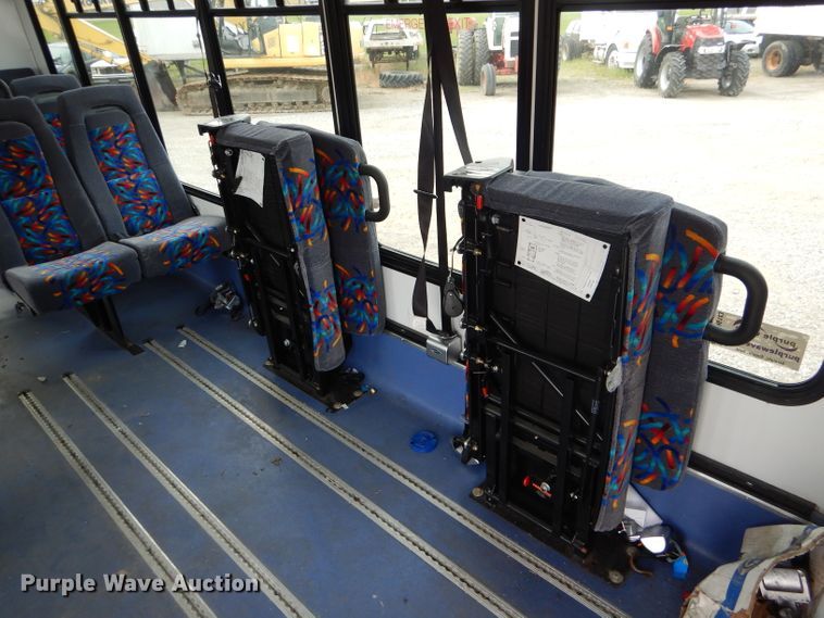 image for item DH6143 2017 Ford Econoline E450 shuttle bus