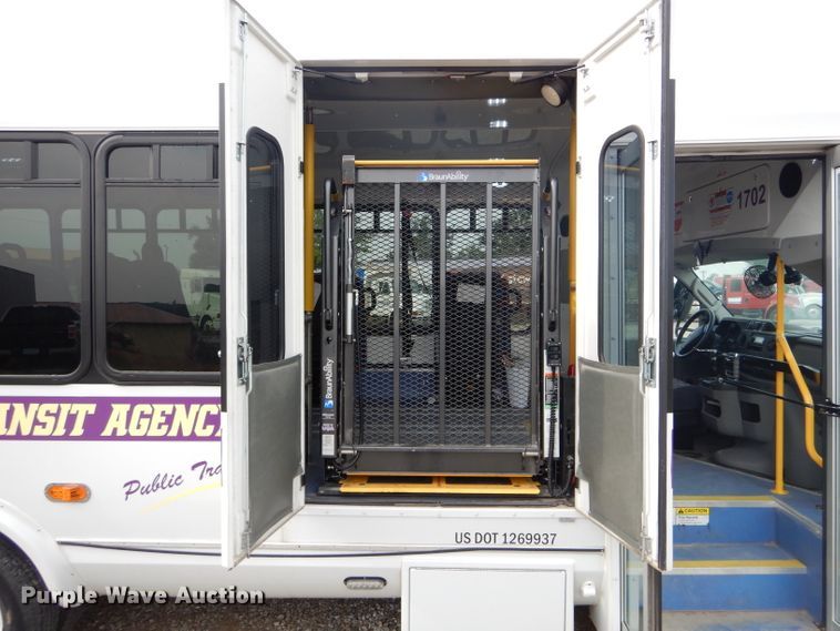 image for item DH6143 2017 Ford Econoline E450 shuttle bus