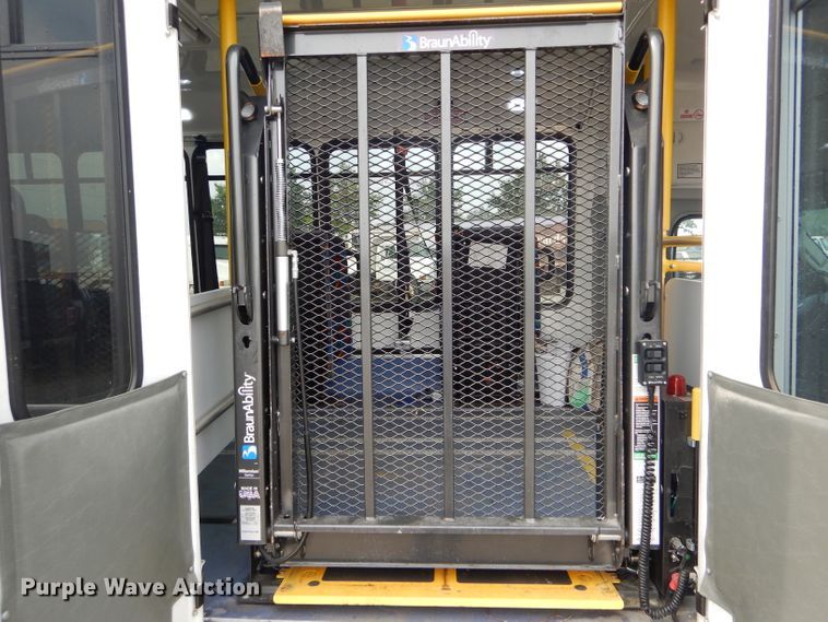 image for item DH6143 2017 Ford Econoline E450 shuttle bus