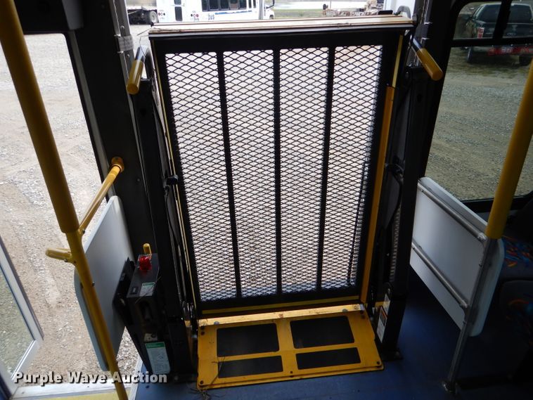 image for item DH6143 2017 Ford Econoline E450 shuttle bus