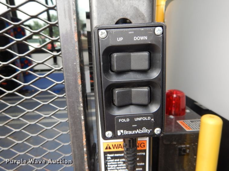 image for item DH6143 2017 Ford Econoline E450 shuttle bus