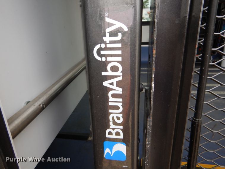 image for item DH6143 2017 Ford Econoline E450 shuttle bus