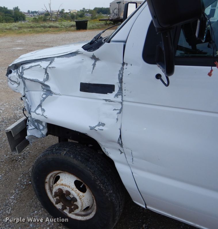 image for item DH6143 2017 Ford Econoline E450 shuttle bus