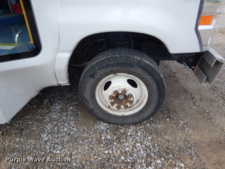 image for item DH6143 2017 Ford Econoline E450 shuttle bus