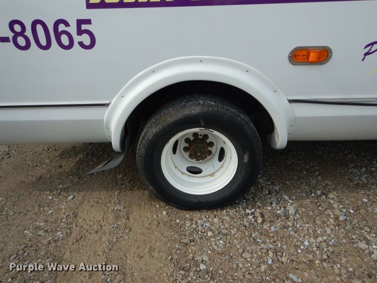 image for item DH6143 2017 Ford Econoline E450 shuttle bus