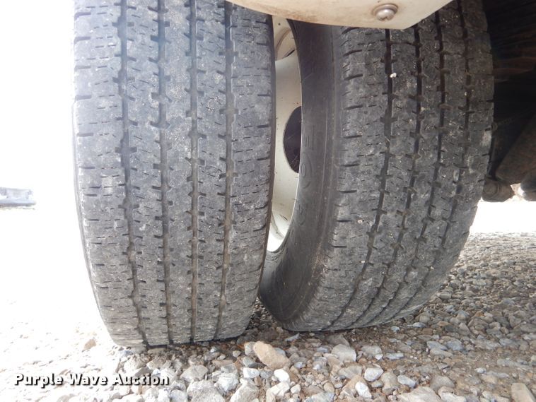 image for item DH6143 2017 Ford Econoline E450 shuttle bus