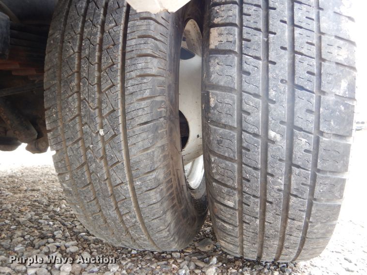 image for item DH6143 2017 Ford Econoline E450 shuttle bus