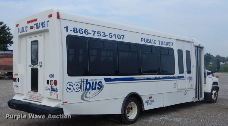image for item DH6144 2009 Chevrolet C5500 shuttle bus