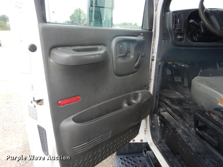 image for item DH6144 2009 Chevrolet C5500 shuttle bus