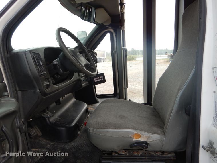 image for item DH6144 2009 Chevrolet C5500 shuttle bus