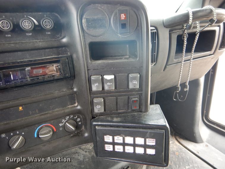 image for item DH6144 2009 Chevrolet C5500 shuttle bus