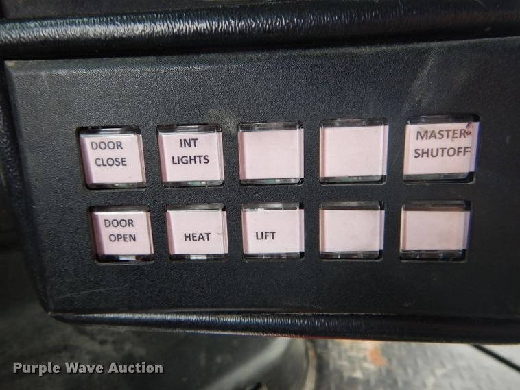 image for item DH6144 2009 Chevrolet C5500 shuttle bus