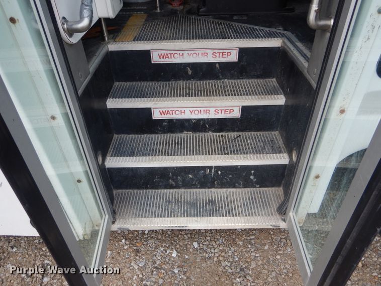 image for item DH6144 2009 Chevrolet C5500 shuttle bus