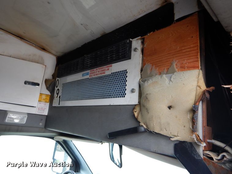 image for item DH6144 2009 Chevrolet C5500 shuttle bus