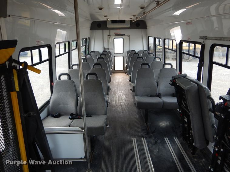 image for item DH6144 2009 Chevrolet C5500 shuttle bus