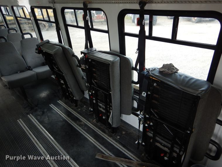 image for item DH6144 2009 Chevrolet C5500 shuttle bus