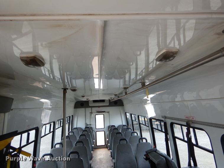 image for item DH6144 2009 Chevrolet C5500 shuttle bus