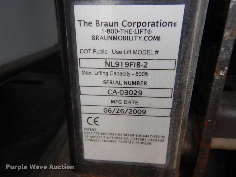 image for item DH6144 2009 Chevrolet C5500 shuttle bus