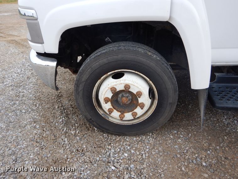 image for item DH6144 2009 Chevrolet C5500 shuttle bus