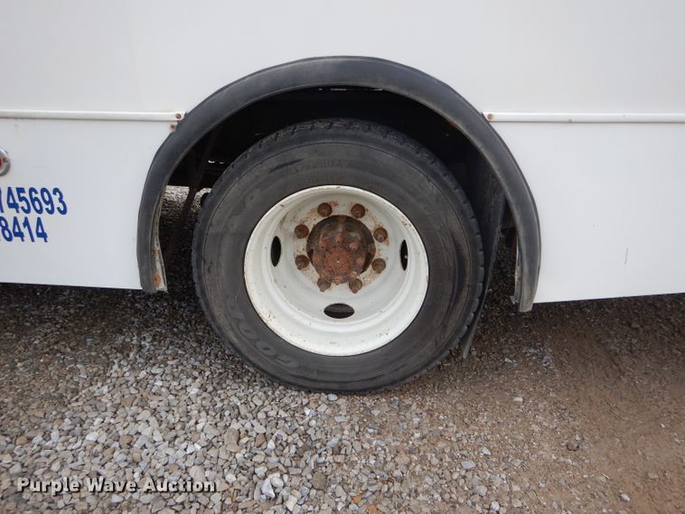 image for item DH6144 2009 Chevrolet C5500 shuttle bus