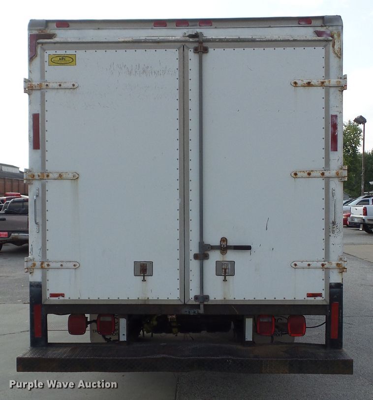 image for item EM9833 2003 GMC Savana G3500 box truck