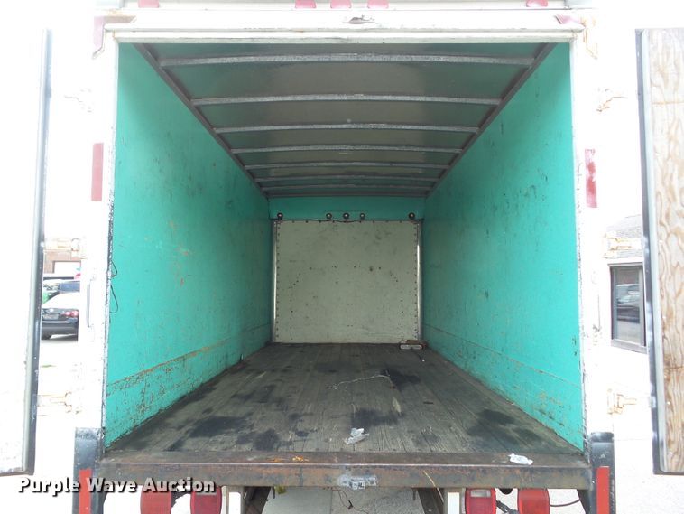image for item EM9833 2003 GMC Savana G3500 box truck