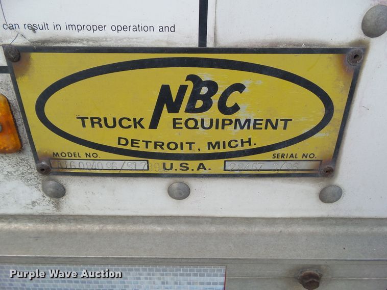 image for item EM9833 2003 GMC Savana G3500 box truck