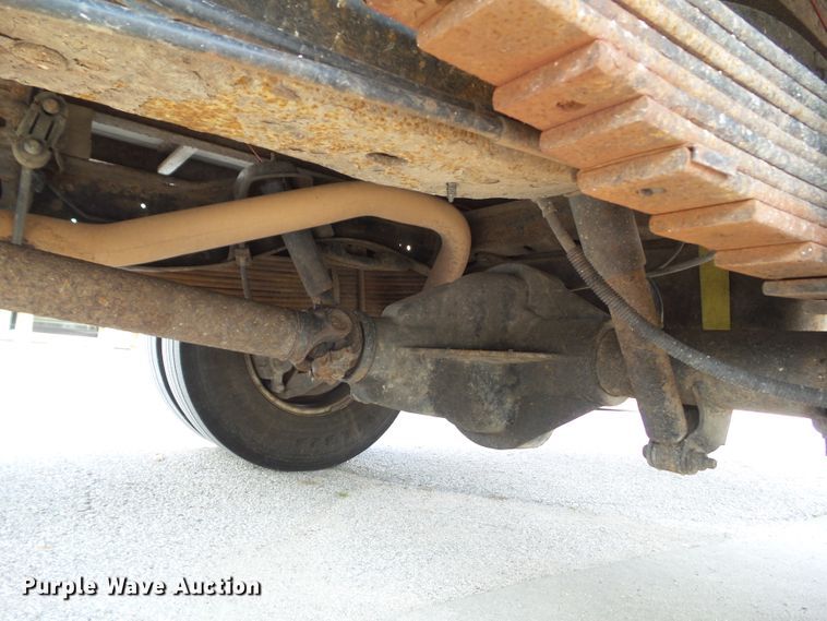 image for item EM9833 2003 GMC Savana G3500 box truck