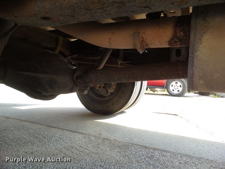 image for item EM9833 2003 GMC Savana G3500 box truck