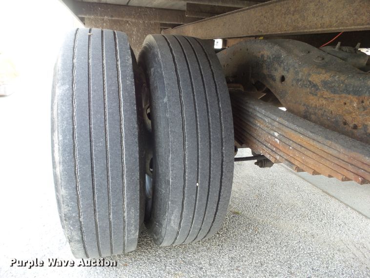 image for item EM9833 2003 GMC Savana G3500 box truck