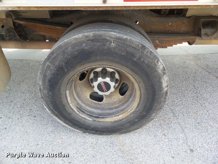 image for item EM9833 2003 GMC Savana G3500 box truck