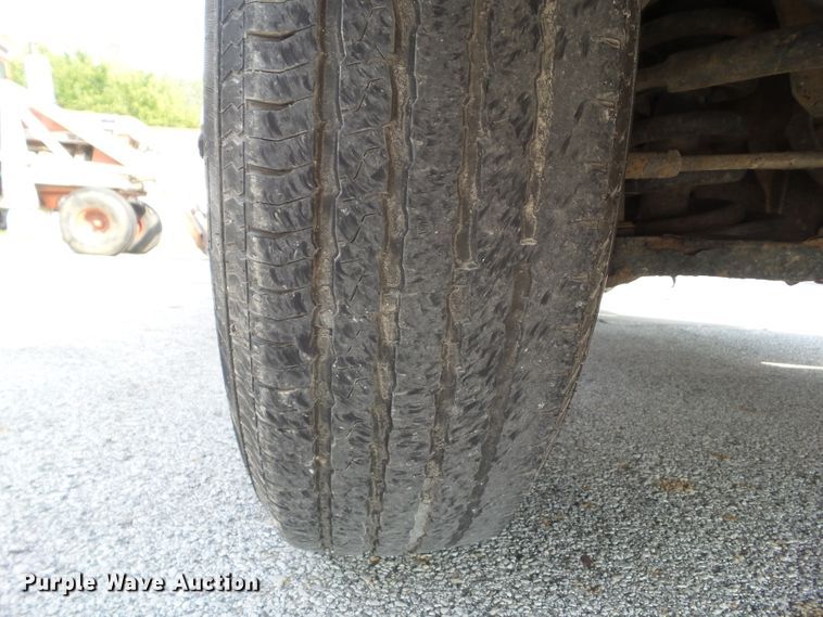 image for item EM9833 2003 GMC Savana G3500 box truck