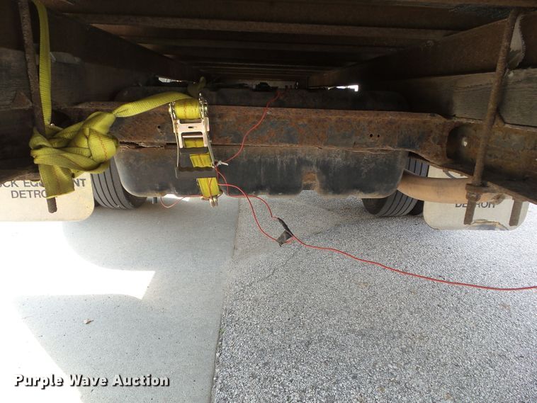image for item EM9833 2003 GMC Savana G3500 box truck
