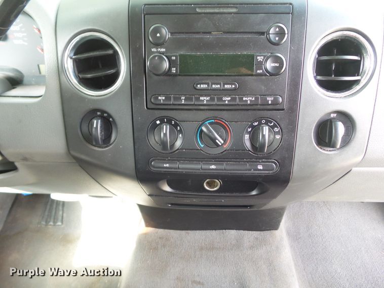 image for item EM9845 2004 Ford F150 SuperCab pickup truck